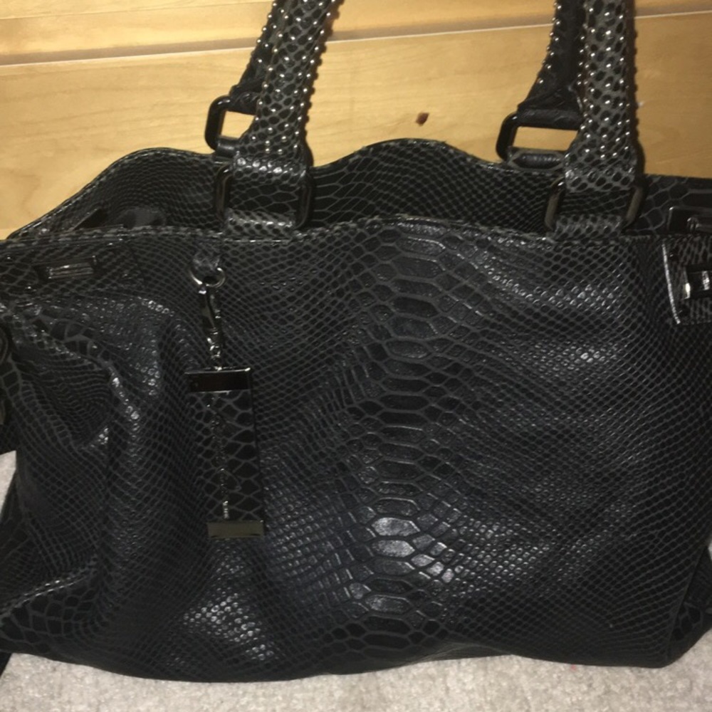 100% real leather Kenneth cole purse!!